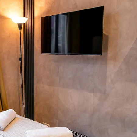 Apartament 6 Lovely & Comfortable In The Heart Of *