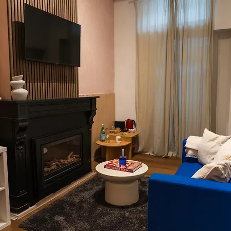 6 Lovely & Comfortable In The Heart Of Apartament *