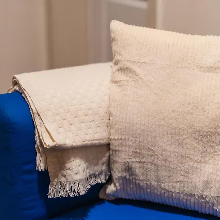 6 Lovely & Comfortable In The Heart Of Apartment *