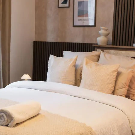 6 Lovely & Comfortable In The Heart Of Apartment