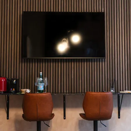 6 Lovely & Comfortable In The Heart Of *