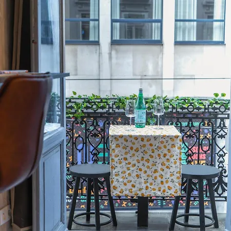 Apartment 6 Lovely & Comfortable In The Heart Of