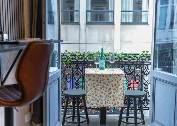 Apartment 6 Lovely & Comfortable In The Heart Of