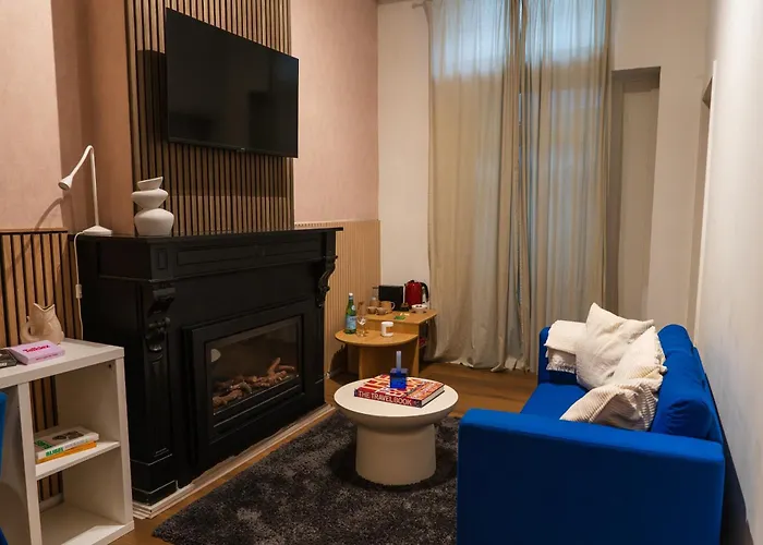 6 Lovely & Comfortable In The Heart Of Apartment *