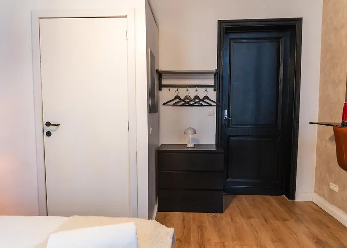 6 Lovely & Comfortable In The Heart Of Apartment