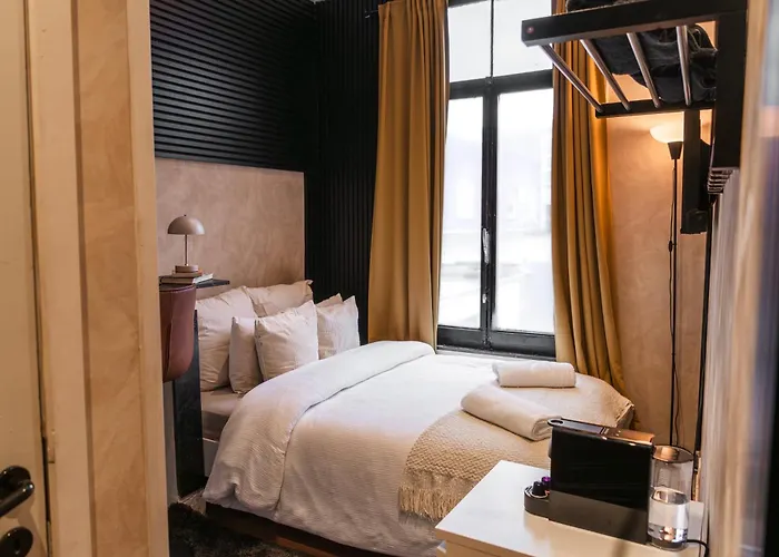 Apartment 6 Lovely & Comfortable In The Heart Of